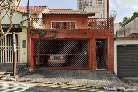 Casa à venda com 204m², 2 quartos e 2 vagas Casa à venda com 204m², 2 quartos e 2 vagasFachada