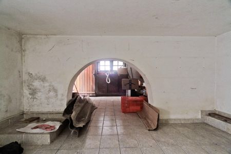 Casa à venda com 204m², 2 quartos e 2 vagas Casa à venda com 204m², 2 quartos e 2 vagasPorão