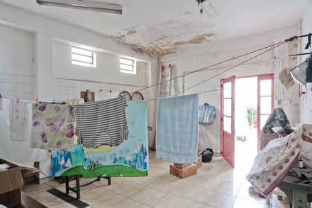 Casa à venda com 204m², 2 quartos e 2 vagas Casa à venda com 204m², 2 quartos e 2 vagasEdícula