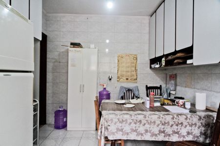 Casa à venda com 204m², 2 quartos e 2 vagas Casa à venda com 204m², 2 quartos e 2 vagasCozinha