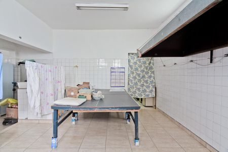 Casa à venda com 204m², 2 quartos e 2 vagas Casa à venda com 204m², 2 quartos e 2 vagasEdícula