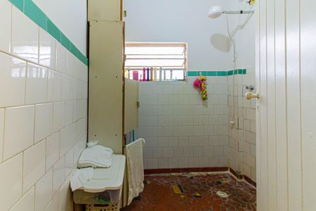 Casa à venda com 312m², 2 quartos e 2 vagas Casa à venda com 312m², 2 quartos e 2 vagasBanheiro - Casa 1