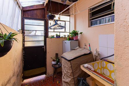 Casa à venda com 312m², 2 quartos e 2 vagas Casa à venda com 312m², 2 quartos e 2 vagasÁrea de Serviço - Casa 1