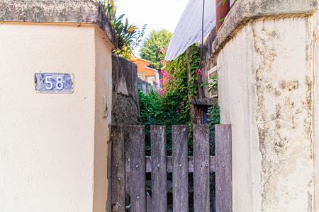 Casa à venda com 312m², 2 quartos e 2 vagas Casa à venda com 312m², 2 quartos e 2 vagasFachada (casa interditada)