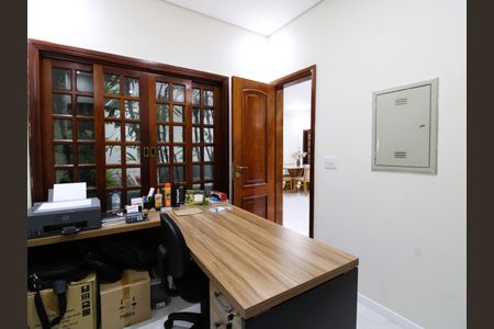 Casa para alugar com 300m², 4 quartos e 6 vagasEscritório