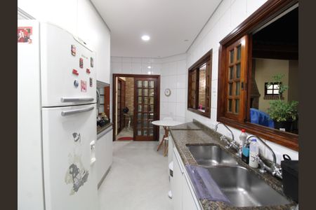 Casa para alugar com 300m², 4 quartos e 6 vagasCozinha