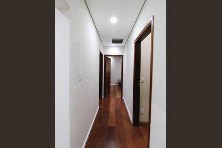 Casa para alugar com 300m², 4 quartos e 6 vagasCorredor - Quartos