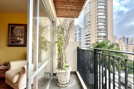 Apartamento à venda com 69m², 2 quartos e 1 vaga Apartamento à venda com 69m², 2 quartos e 1 vagaVaranda