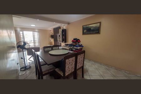 Casa à venda com 120m², 3 quartos e 2 vagas Casa à venda com 120m², 3 quartos e 2 vagasSala de Jantar