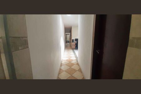 Casa à venda com 120m², 3 quartos e 2 vagas Casa à venda com 120m², 3 quartos e 2 vagasCorredor