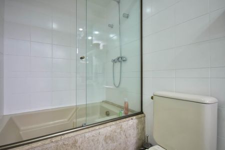 Apartamento à venda com 591m², 4 quartos e 5 vagasBanheiro Suíte 2