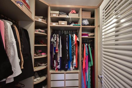 Apartamento à venda com 591m², 4 quartos e 5 vagasArmário da Suíte 1