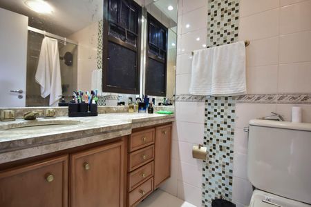 Apartamento à venda com 591m², 4 quartos e 5 vagasBanheiro da Suíte 3