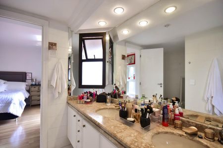 Apartamento à venda com 591m², 4 quartos e 5 vagasBanheiro Suíte 1