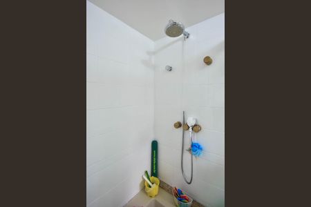 Apartamento à venda com 591m², 4 quartos e 5 vagasChuveiro do banheiro da Suíte 4