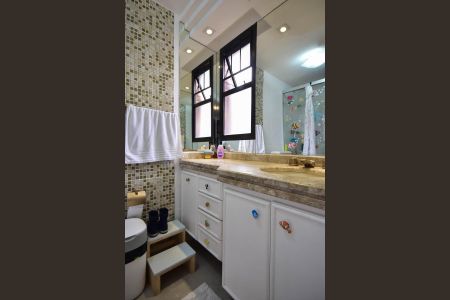 Apartamento à venda com 591m², 4 quartos e 5 vagasBanheiro Suíte 4