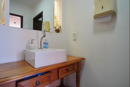 Casa à venda com 330m², 5 quartos e 4 vagasBanheiro da Suíte 1