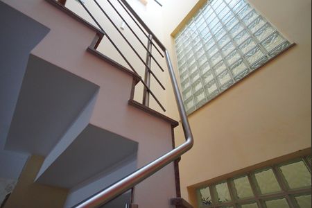 Casa à venda com 330m², 5 quartos e 4 vagasEscada - Segundo Andar