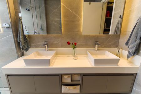 Apartamento à venda com 270m², 3 quartos e 2 vagas Apartamento à venda com 270m², 3 quartos e 2 vagasBanheiro da Suíte 3