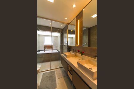 Apartamento à venda com 270m², 3 quartos e 2 vagas Apartamento à venda com 270m², 3 quartos e 2 vagasBanheiro da Suíte 3