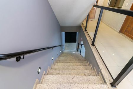 Apartamento à venda com 47m², 2 quartos e 1 vagaEscada