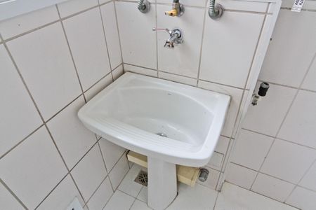 Apartamento à venda com 98m², 3 quartos e 2 vagas Apartamento à venda com 98m², 3 quartos e 2 vagasÁrea de Serviço