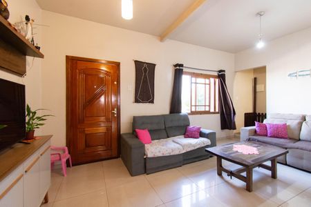 Casa à venda com 300m², 6 quartos e 3 vagas Casa à venda com 300m², 6 quartos e 3 vagasSala