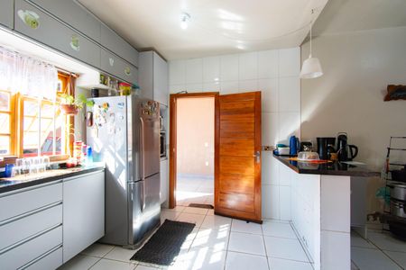 Casa à venda com 300m², 6 quartos e 3 vagas Casa à venda com 300m², 6 quartos e 3 vagasCozinha