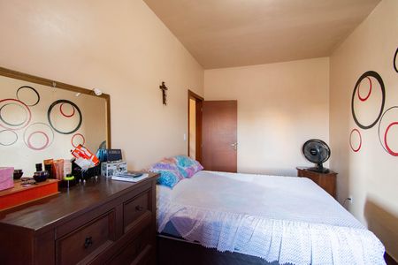 Casa à venda com 300m², 6 quartos e 3 vagas Casa à venda com 300m², 6 quartos e 3 vagasQuarto 1