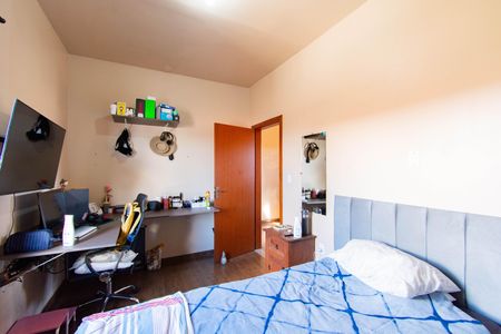 Casa à venda com 300m², 6 quartos e 3 vagas Casa à venda com 300m², 6 quartos e 3 vagasQuarto 2