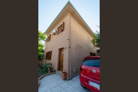 Casa à venda com 300m², 6 quartos e 3 vagas Casa à venda com 300m², 6 quartos e 3 vagasFachada