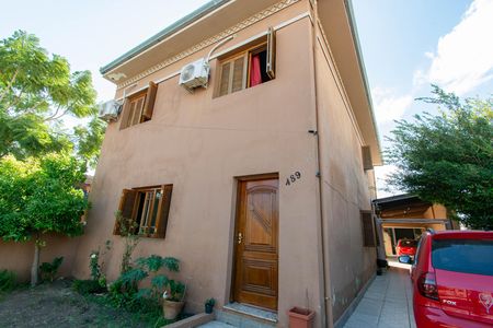 Casa à venda com 300m², 6 quartos e 3 vagas Casa à venda com 300m², 6 quartos e 3 vagasFachada