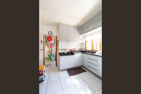 Casa à venda com 300m², 6 quartos e 3 vagas Casa à venda com 300m², 6 quartos e 3 vagasCozinha