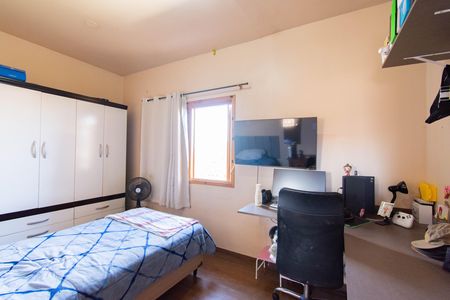 Casa à venda com 300m², 6 quartos e 3 vagas Casa à venda com 300m², 6 quartos e 3 vagasQuarto 2