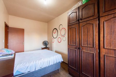 Casa à venda com 300m², 6 quartos e 3 vagas Casa à venda com 300m², 6 quartos e 3 vagasQuarto 1