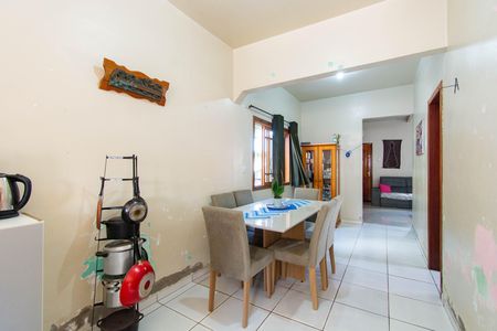 Casa à venda com 300m², 6 quartos e 3 vagas Casa à venda com 300m², 6 quartos e 3 vagasSala de Jantar