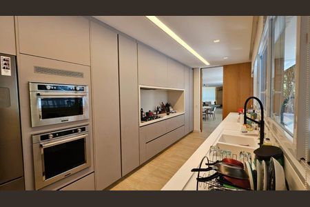 Casa à venda com 419m², 3 quartos e 6 vagas