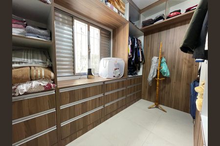 Casa à venda com 200m², 5 quartos e 2 vagas Casa à venda com 200m², 5 quartos e 2 vagasCloset dos quartos