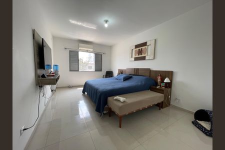 Casa à venda com 200m², 5 quartos e 2 vagas Casa à venda com 200m², 5 quartos e 2 vagasQuarto