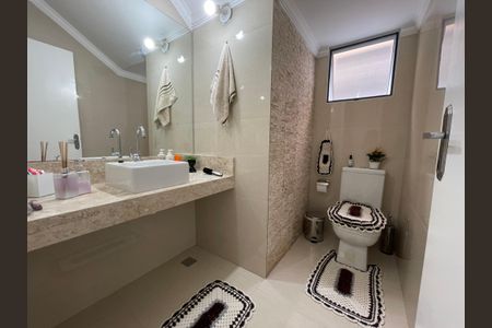Casa à venda com 200m², 5 quartos e 2 vagas Casa à venda com 200m², 5 quartos e 2 vagasLavabo Sala