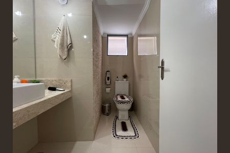 Casa à venda com 200m², 5 quartos e 2 vagas Casa à venda com 200m², 5 quartos e 2 vagasLavabo Sala