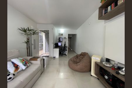 Casa à venda com 200m², 5 quartos e 2 vagas Casa à venda com 200m², 5 quartos e 2 vagasSala