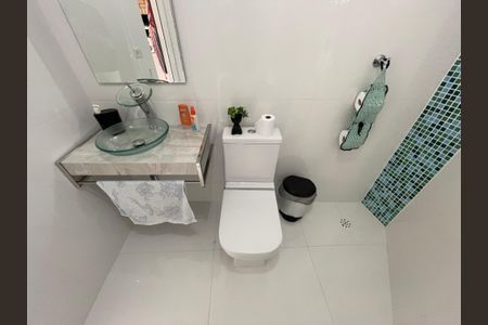 Casa à venda com 200m², 5 quartos e 2 vagas Casa à venda com 200m², 5 quartos e 2 vagasBanheiro Social 2