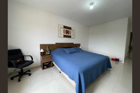 Casa à venda com 200m², 5 quartos e 2 vagas Casa à venda com 200m², 5 quartos e 2 vagasQuarto