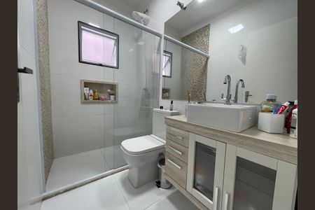 Casa à venda com 200m², 5 quartos e 2 vagas Casa à venda com 200m², 5 quartos e 2 vagasBanheiro Social