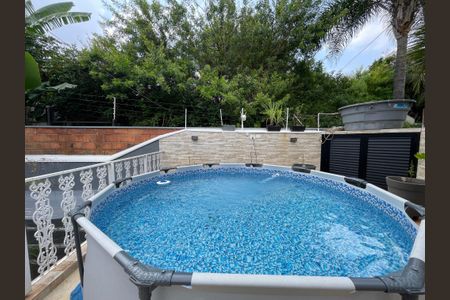 Casa à venda com 200m², 5 quartos e 2 vagas Casa à venda com 200m², 5 quartos e 2 vagasPiscina