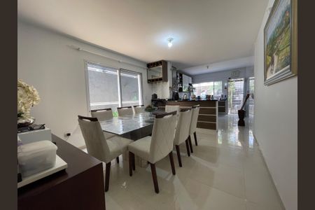 Casa à venda com 200m², 5 quartos e 2 vagas Casa à venda com 200m², 5 quartos e 2 vagasSala de Jantar