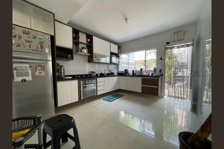 Casa à venda com 200m², 5 quartos e 2 vagas Casa à venda com 200m², 5 quartos e 2 vagasCozinha