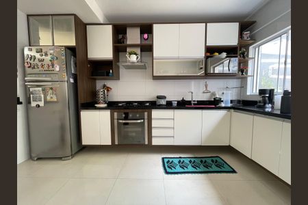 Casa à venda com 200m², 5 quartos e 2 vagas Casa à venda com 200m², 5 quartos e 2 vagasCozinha