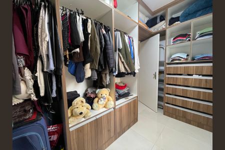 Casa à venda com 200m², 5 quartos e 2 vagas Casa à venda com 200m², 5 quartos e 2 vagasCloset dos quartos